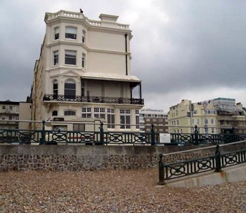 David Gilmour home in Hove almost comfortably done | Videomuzic